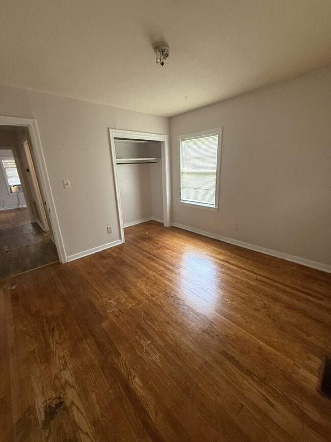 Building Photo - Affordable Duplex in Fondren!