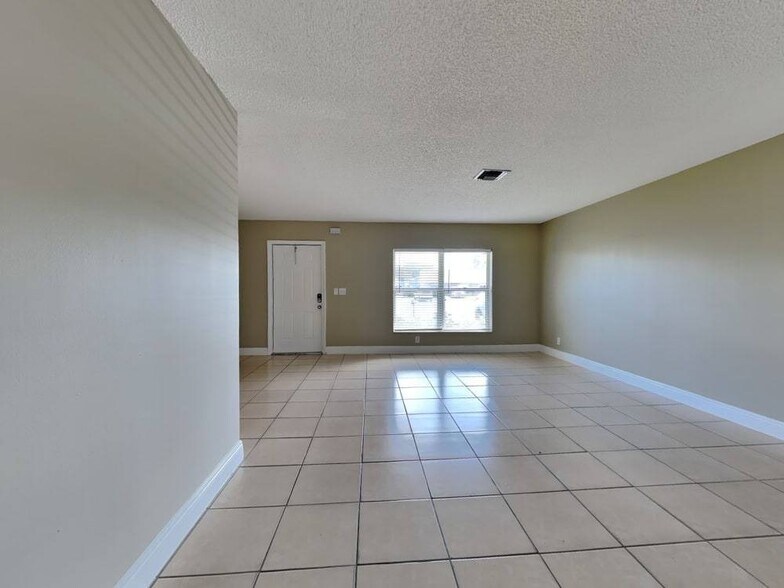 Building Photo - 2787 Flagstone Dr SE