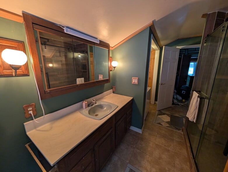 Building Photo - 8970 E Gull Lake Dr