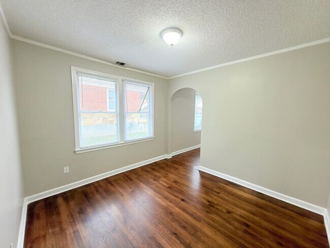 Building Photo - Charming Memphis Home with Spacious Yard – Move-In Special!