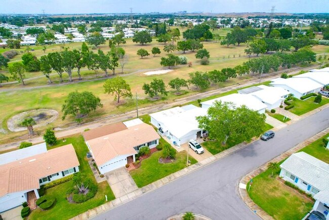 Building Photo - 2 BR, 2 BA Home in the Mainlands on the 18...