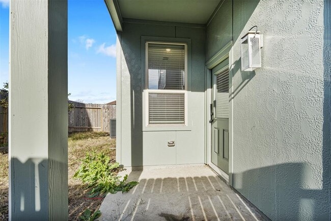 Building Photo - 11926 Briarwood Hill Way