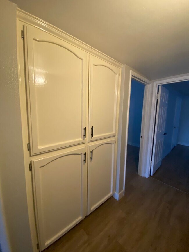 Building Photo - Recently Remodeled 3 BD 2 BA House in a Desirable SW Bakersfield