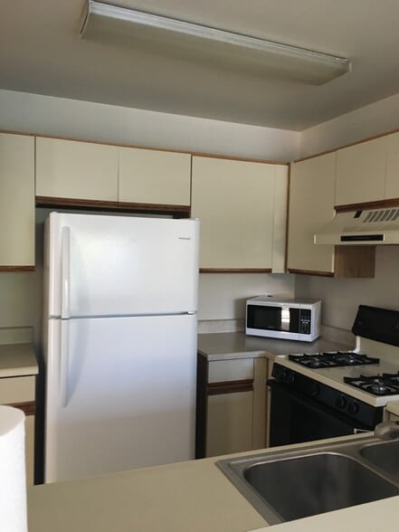 Kitchen - 2410 N Towne Ave