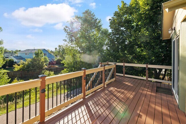 Building Photo - Sundown Rancher with Mountain Views, Walk-...