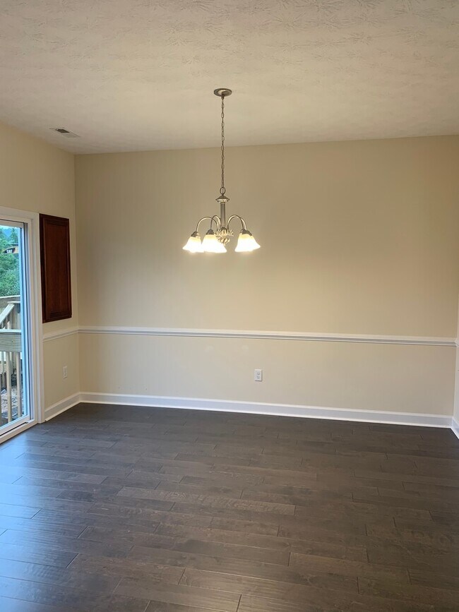 Building Photo - ***$500 Off First Months Rent*** Cedar Point Townhouse for Rent!