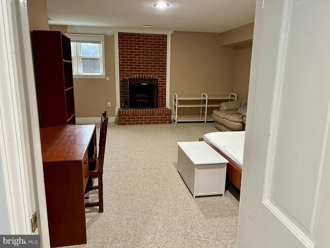 Building Photo - 4416 Lingan Rd NW