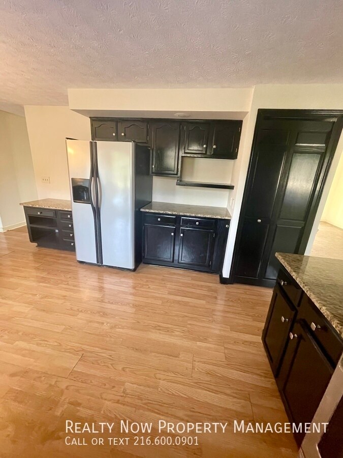 Building Photo - 32467 S Roundhead Dr