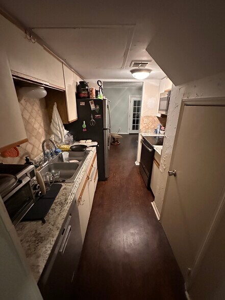 Building Photo - 600 Bagby Ave