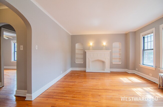 Building Photo - 1620 W Farwell Ave