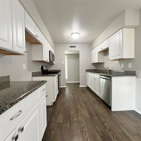 Building Photo - 7845 La Cabeza Dr
