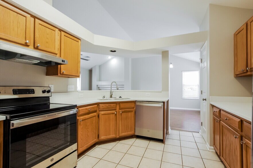 Building Photo - 7434 Crestside Ln