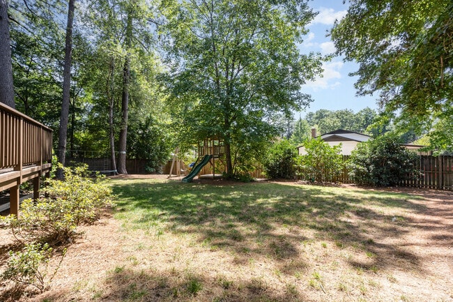 Building Photo - 4901 Stonehill Dr