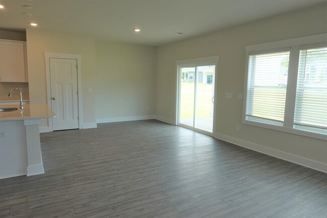 Building Photo - 100 Boren Wy