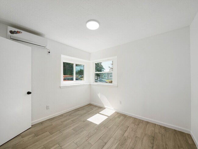 Building Photo - 3607 Marchant Rd