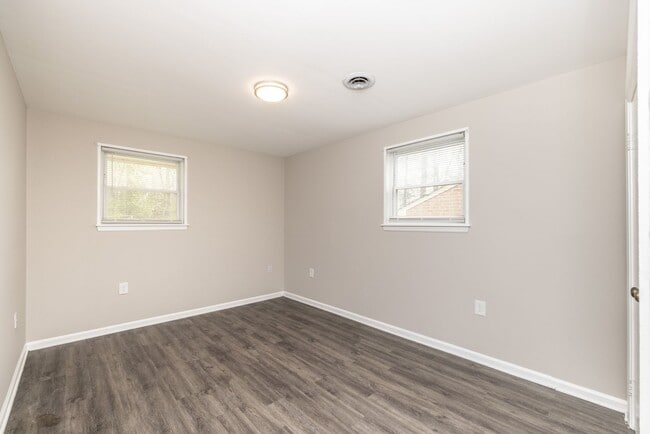 Building Photo - Charming 2-Bedroom Duplex in Colonial Heights