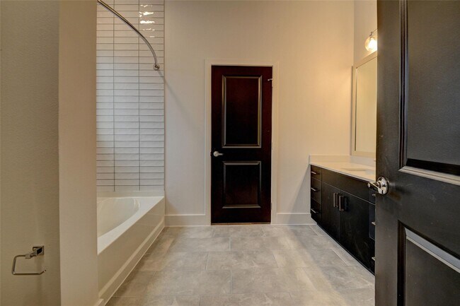 Building Photo - 6400 Washington St