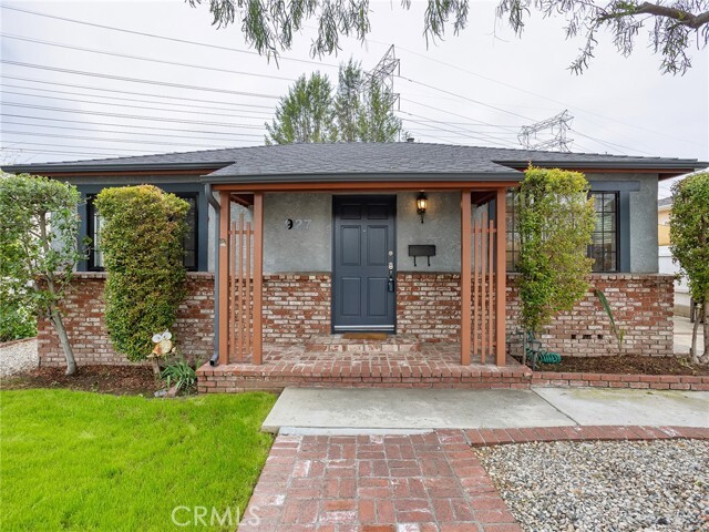 Primary Photo - 927 N Screenland Dr