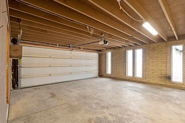 Building Photo - 280 S Atlanta Dr
