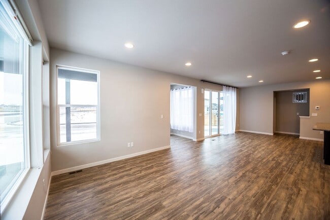 Building Photo - Beautiful Home in Mosaic Neighborhood