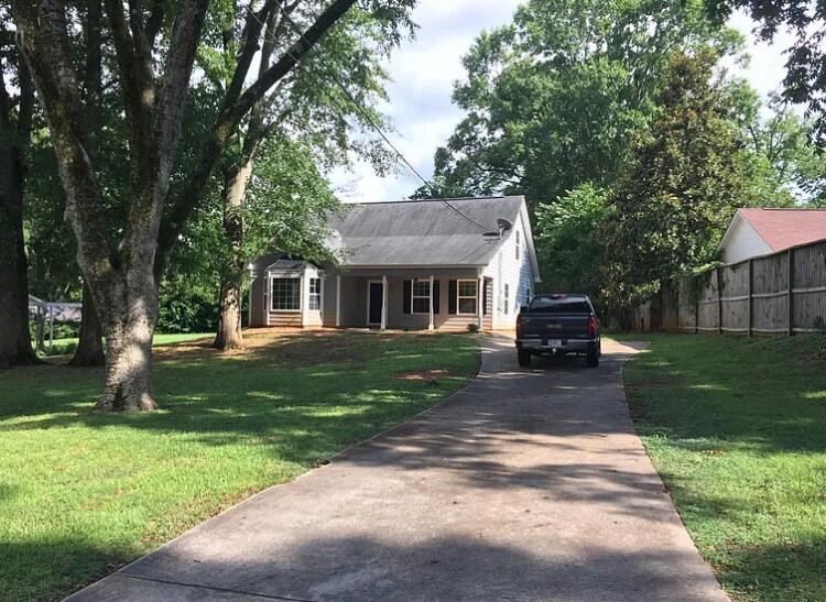 Primary Photo - 310 Powell Ave