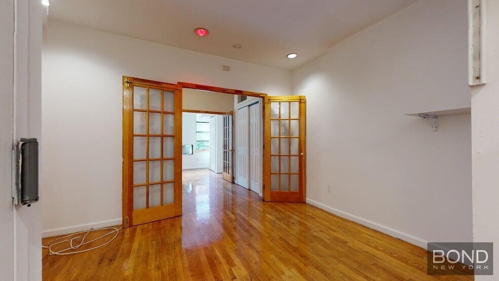 Building Photo - 96 Third Avenue