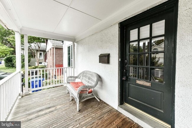 Building Photo - 419 S Barton St