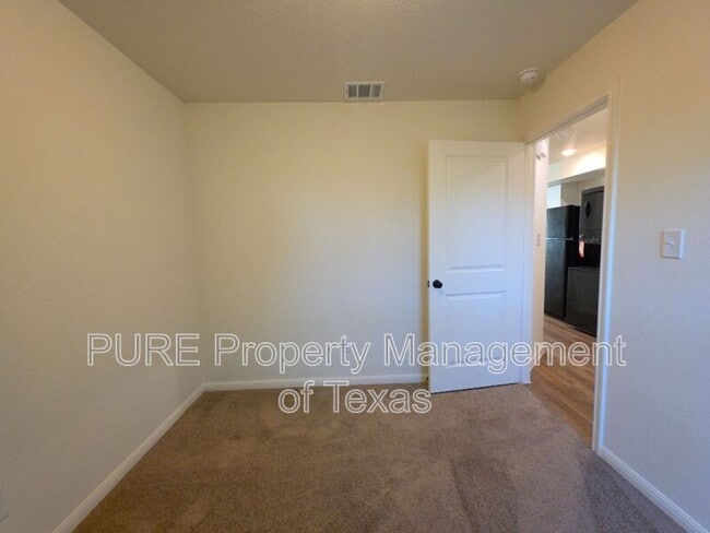 Building Photo - 2002 W 2nd St