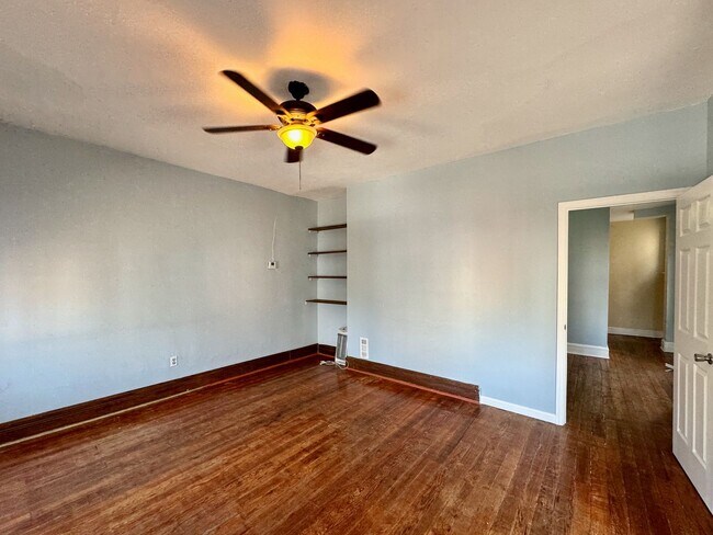 Building Photo - 4 Bed/2 bath UC Rental On Victor + Parking...
