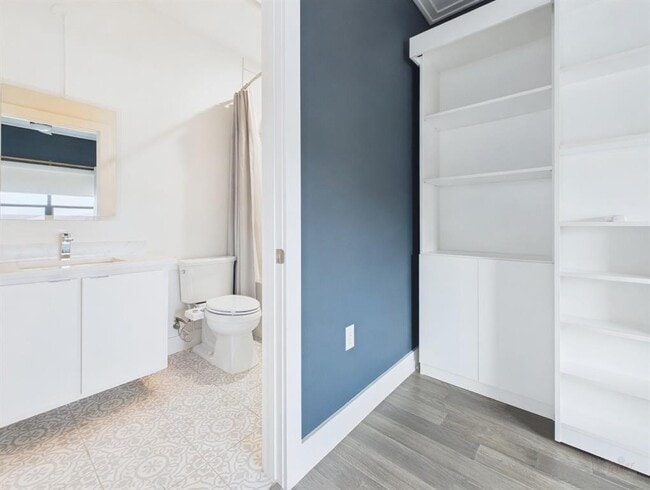 Building Photo - 4402 Mt Vernon Dr