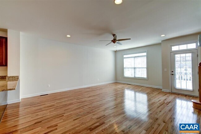 Building Photo - 2402 Winthrop Dr