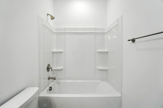Building Photo - Brand-new three-story townhome in the Univ...