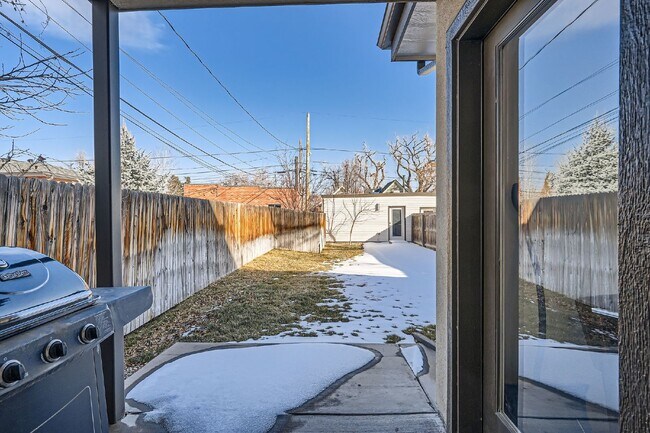 Building Photo - Available July! Spacious 3-Bedroom Townhouse with 3.5 Baths in Vibrant Sloans Lake!