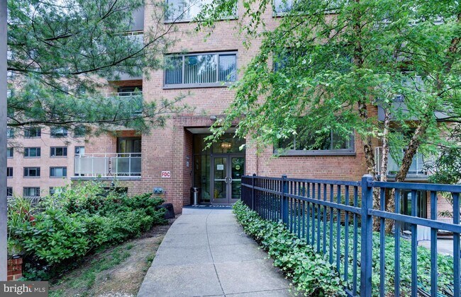 Building Photo - 4201 Cathedral Ave NW