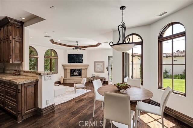 Building Photo - 718 N Poinsettia Ave