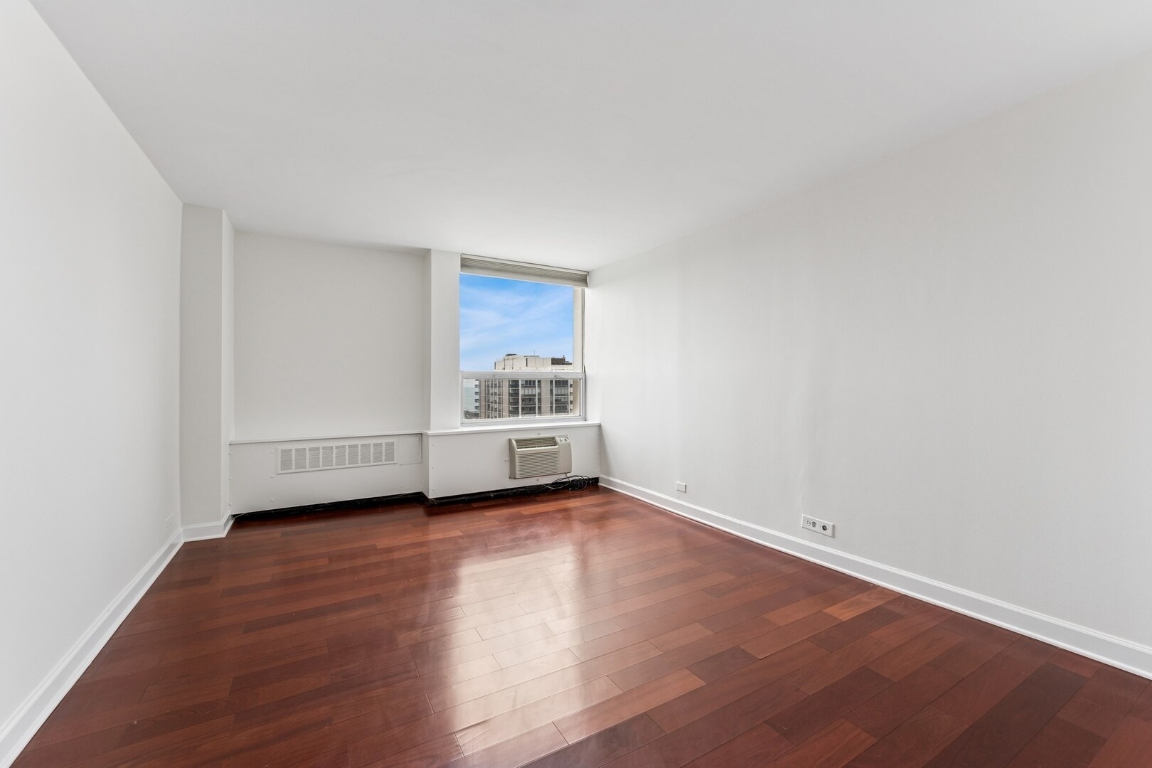 Building Photo - 1360 N Sandburg Ter