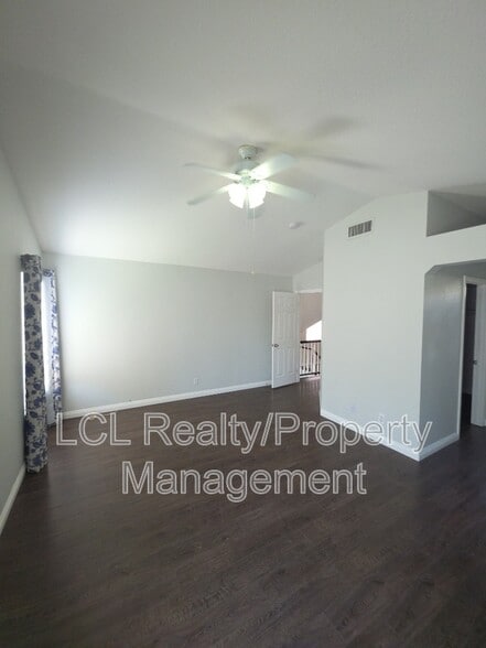 Building Photo - 24099 Golden Pheasant Ln