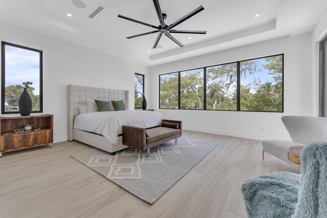 Building Photo - 239 NE 11th St