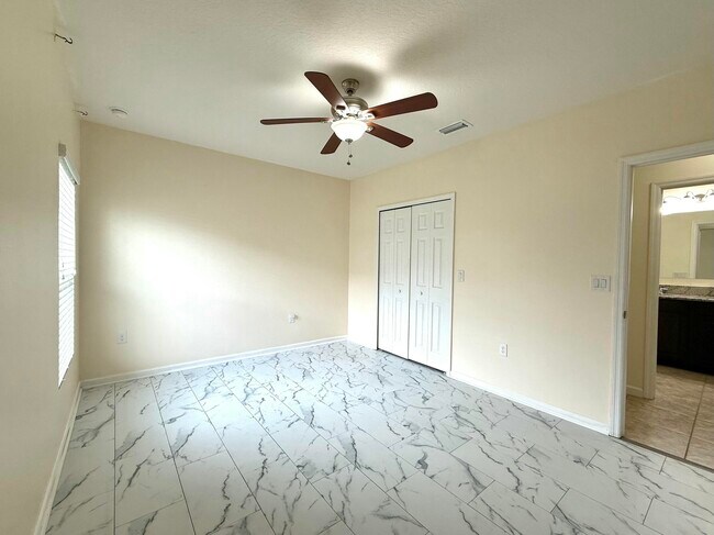 Building Photo - 5997 Ridge Lake Cir