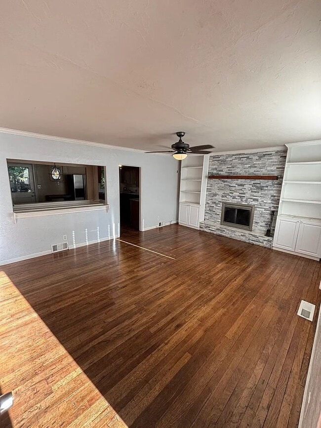 Building Photo - Charming 4-Bedroom Home in Prime Location ...