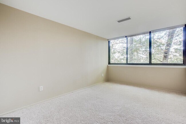 Building Photo - 8 S Van Dorn St