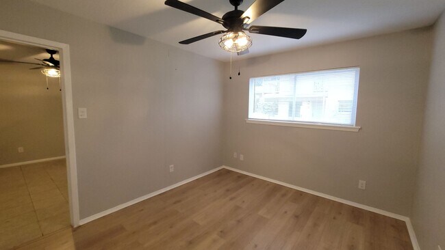 Building Photo - MOVE IN SPECIAL $500 OFF FIRST MONTH RENT-Lovely 2 bedroom apartment in Balcones Heights