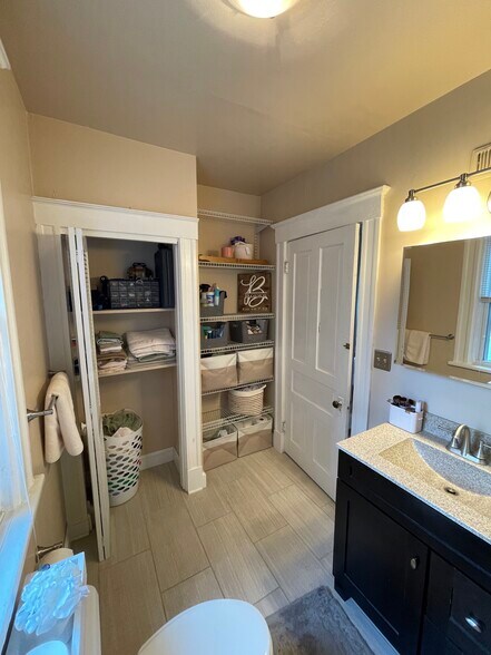 Building Photo - 2860 Erie Ave