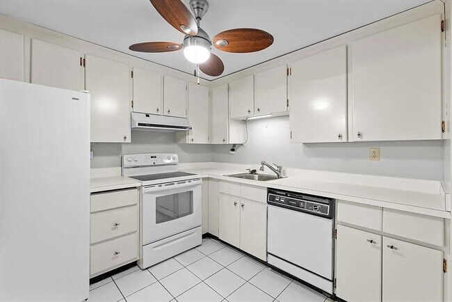 Building Photo - 1321 Worcester Rd