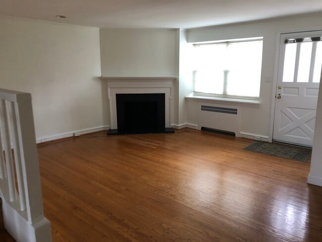 Building Photo - 246 Stoneway Ln
