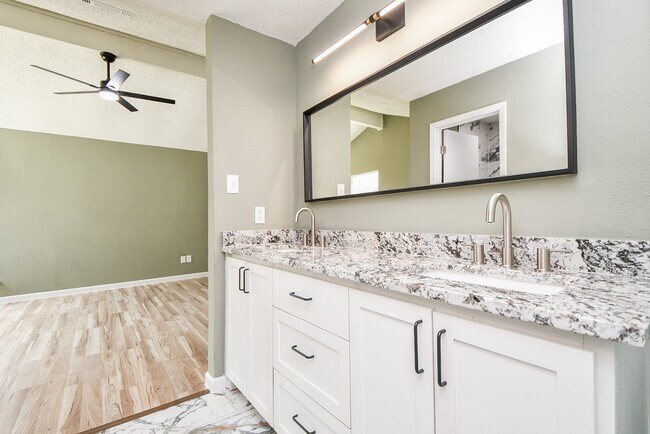 Building Photo - 17022 Quail Park Dr