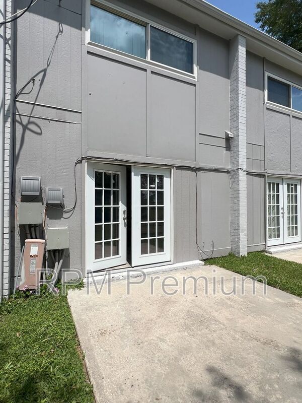 Building Photo - 3350 LA-1