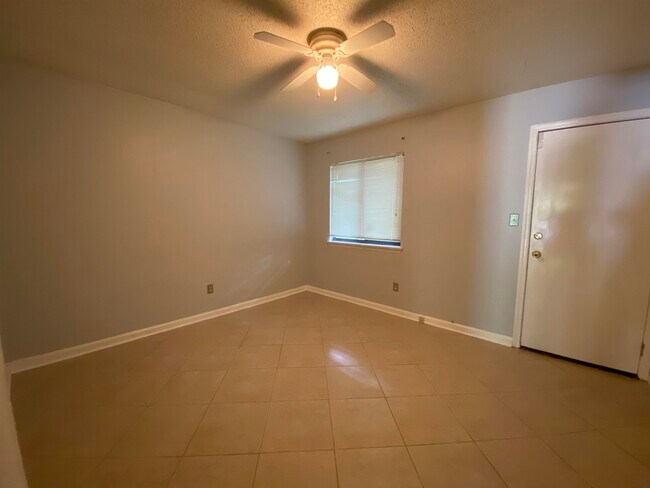 Building Photo - 2133 Sandpiper St