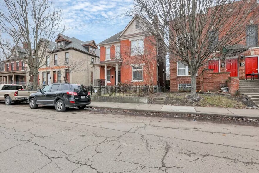 Primary Photo - 839 Oak St