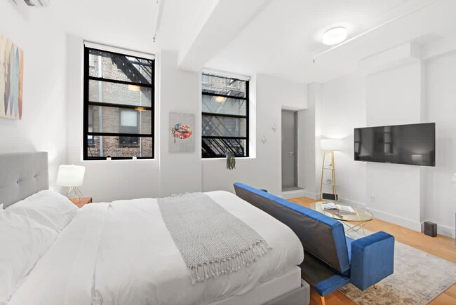 Building Photo - 519 W 45th St